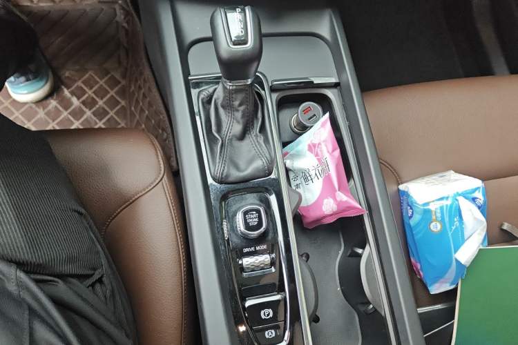 Used Volvo XC60 2019 T5 4x4 Smart Edition China VI Standard Gear Lever