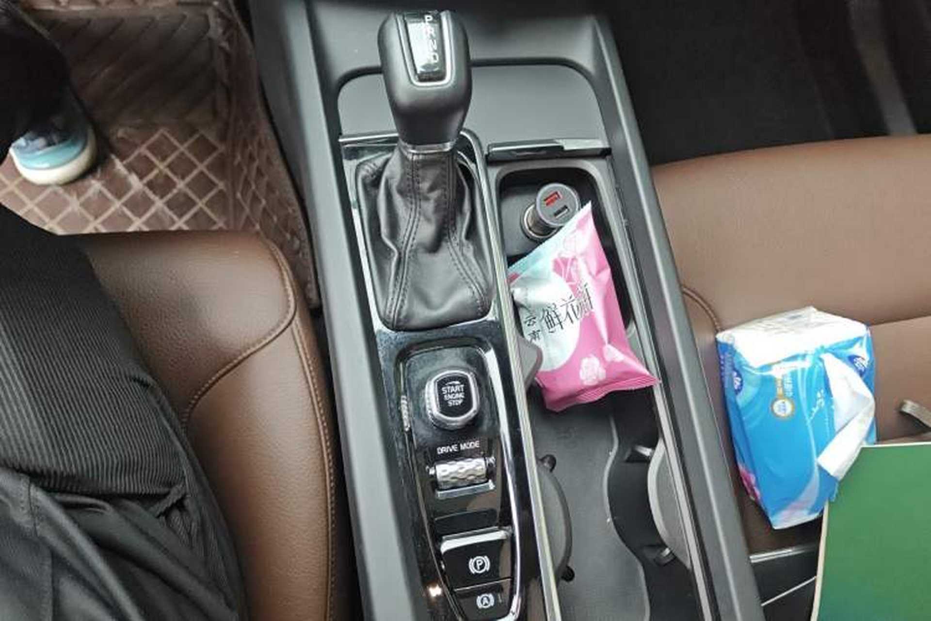 Used Volvo XC60 2019 T5 4x4 Smart Edition China VI Standard Gear Lever