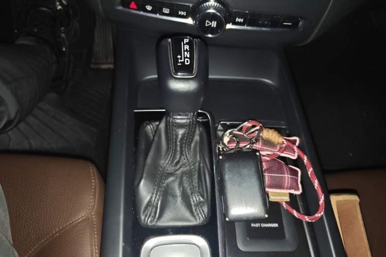 Used Volvo XC60 2019 T5 4x4 Smart Edition China V Standard Gear Lever
