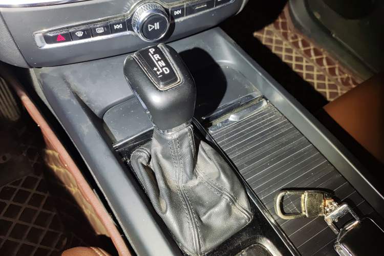 Used Volvo XC60 2019 T5 4x4 Smart Edition China V Standard Gear Lever