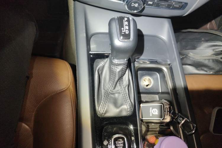 Used Volvo XC60 2019 T5 4x4 Smart Edition China VI Standard Gear Lever