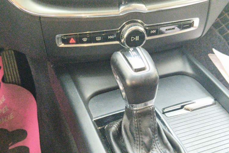 Used Volvo XC60 2019 T5 4x4 Smart Edition China V Standard Gear Lever
