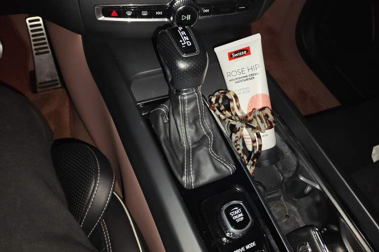 Used Volvo XC60 2019 T5 4x4 Smart & Dynamic Sport Edition China VI Standard Gear Lever