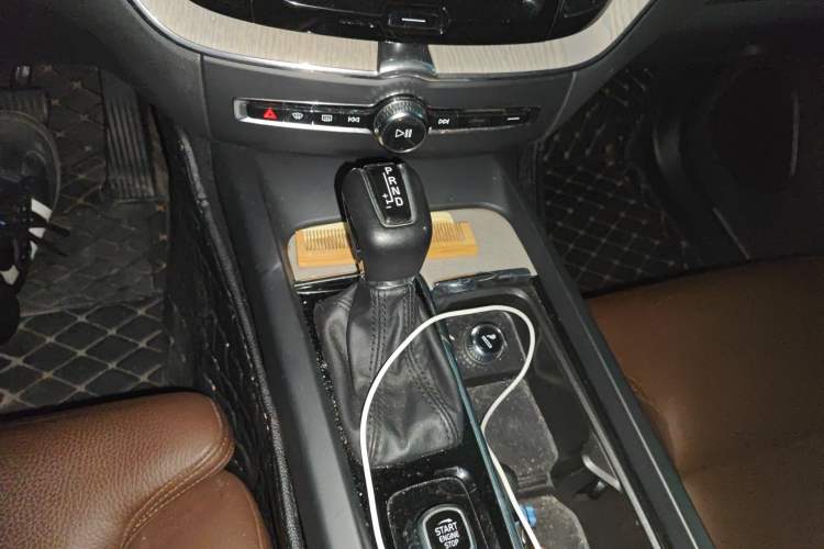 Used Volvo XC60 2019 T5 4x4 Smart Edition China V Standard Gear Lever