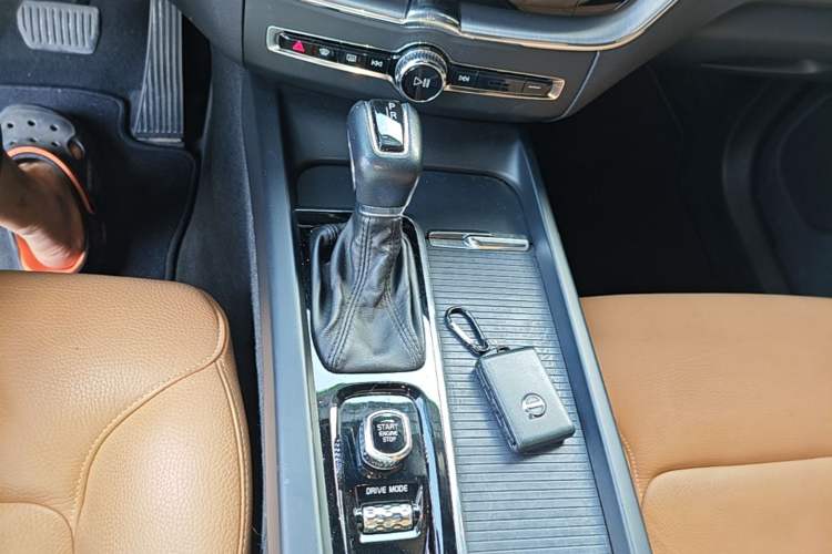 Used Volvo XC60 2019 T5 4x4 Smart Edition China V Standard Gear Lever