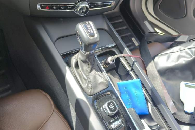 Used Volvo XC60 2019 T5 4x4 Smart Edition China V Standard Gear Lever