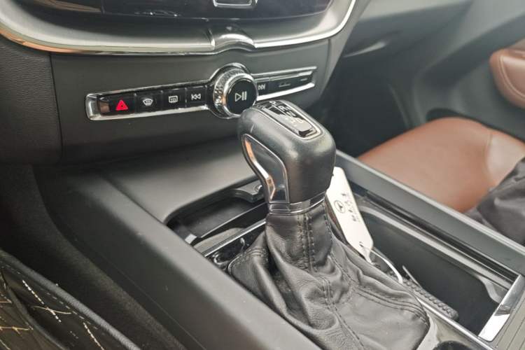 Used Volvo XC60 2019 T5 4x4 Smart Edition China V Standard Gear Lever