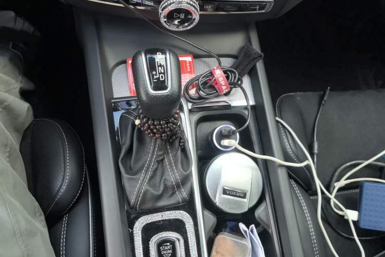 Used Volvo XC60 2019 T5 4x4 Smart & Dynamic Sport Edition China VI Standard Gear Lever