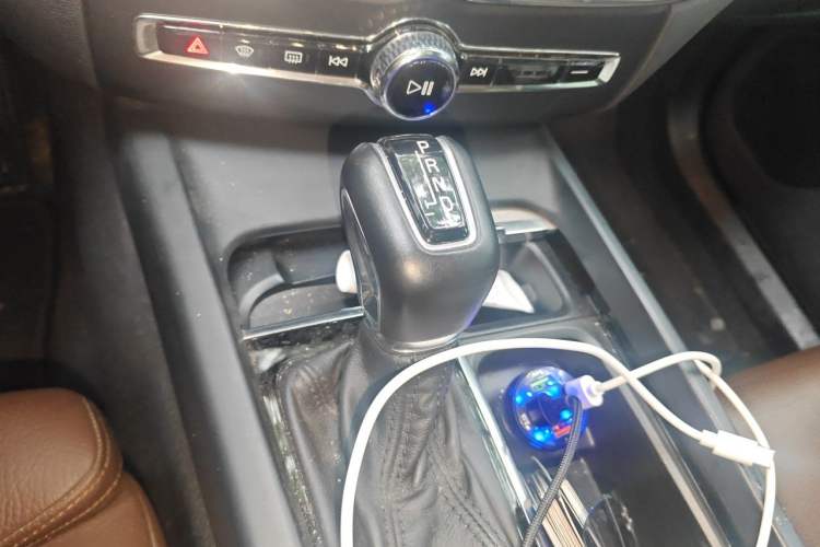 Used Volvo XC60 2019 T5 4x4 Zhiya Luxury Edition China VI Standard Gear Lever