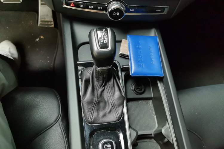 Used Volvo XC60 2019 T5 4x4 Smart Edition China V Standard Gear Lever