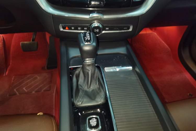 Used Volvo XC60 2019 T5 4x4 Zhiyuan Edition China VI Standard Gear Lever