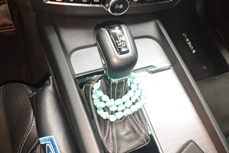 Used Volvo XC60 2019 T5 4x4 Zhiyuan Sport Edition China V Standard Gear Lever