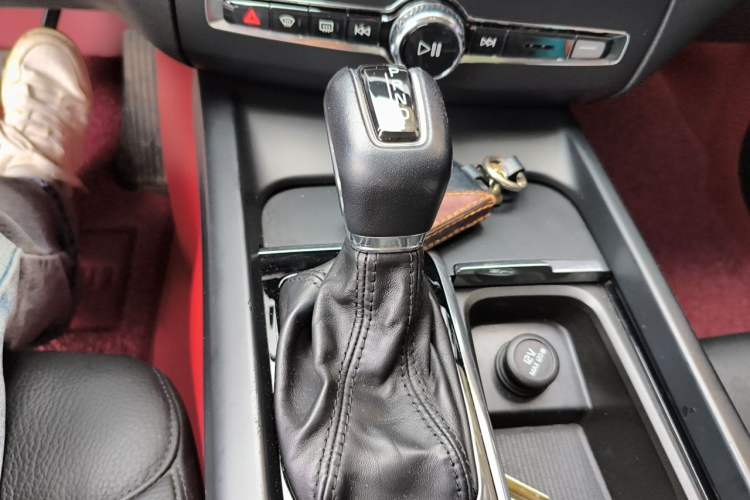 Used Volvo XC60 2019 T5 4x4 Smart Edition China VI Standard Gear Lever