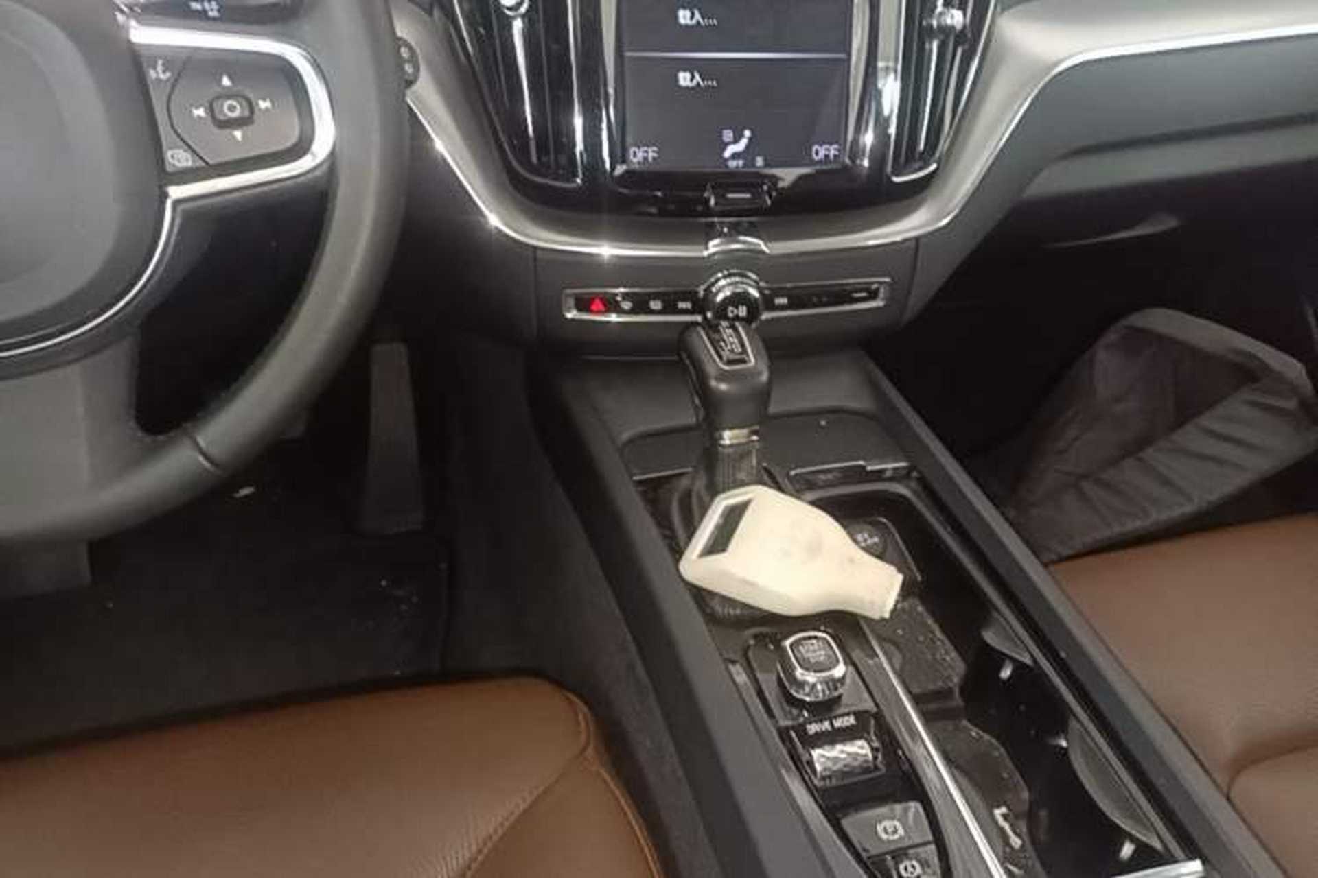 Used Volvo XC60 2019 T5 4x4 Smart Edition China VI Standard Gear Lever