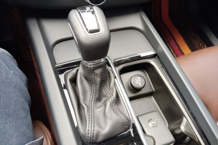 Used Volvo XC60 2019 T5 4x4 Smart Edition China VI Standard Gear Lever