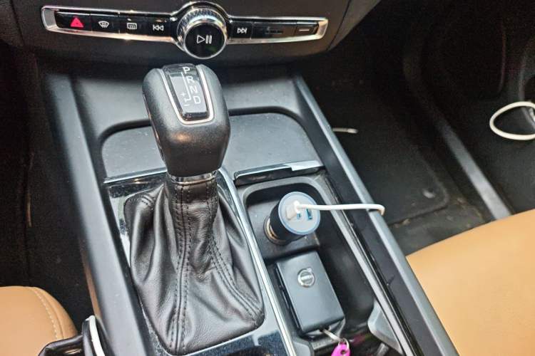 Used Volvo XC60 2019 T5 4x4 Smart Edition China V Standard Gear Lever