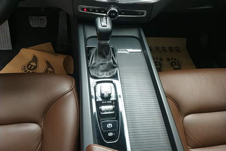 Used Volvo XC60 2019 T5 4x4 Zhiyuan Edition China VI Standard Gear Lever