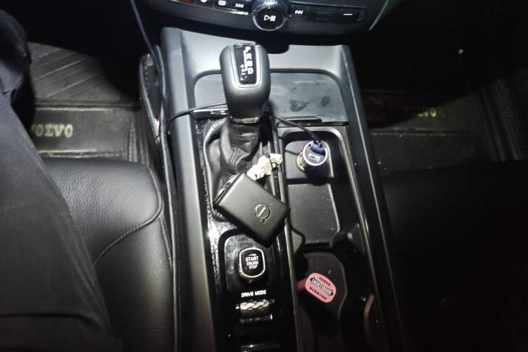 Used Volvo XC60 2019 T5 4x4 Smart Edition China VI Standard Gear Lever
