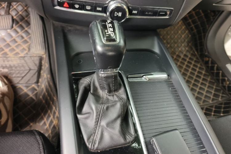 Used Volvo XC60 2019 T4 Zhiyi Edition China V Standard Gear Lever