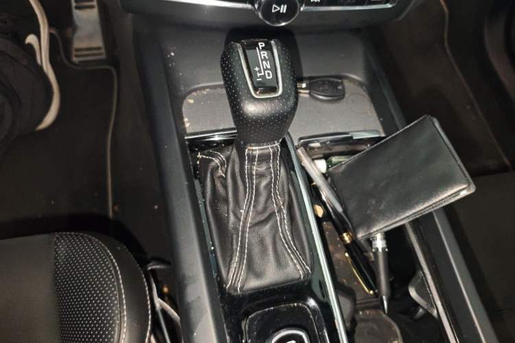 Used Volvo XC60 2019 T5 4x4 Zhiyuan Sport Edition China V Standard Gear Lever