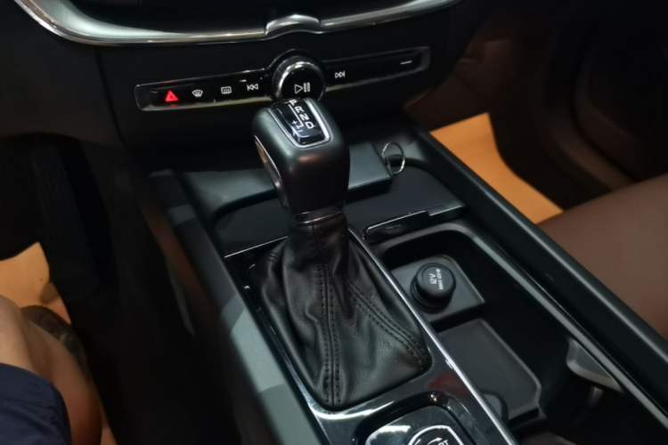 Used Volvo XC60 2019 T5 4x4 Smart Edition China V Standard Gear Lever