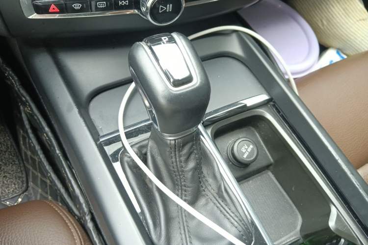 Used Volvo XC60 2019 T5 4x4 Smart Edition China VI Standard Gear Lever