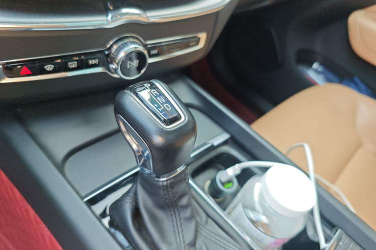 Used Volvo XC60 2019 T5 4x4 Smart Edition China V Standard Gear Lever