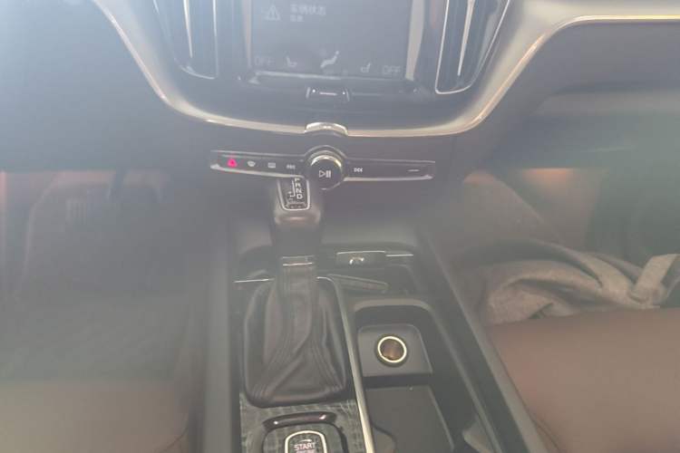 Used Volvo XC60 2019 T5 4x4 Smart Edition China V Standard Gear Lever