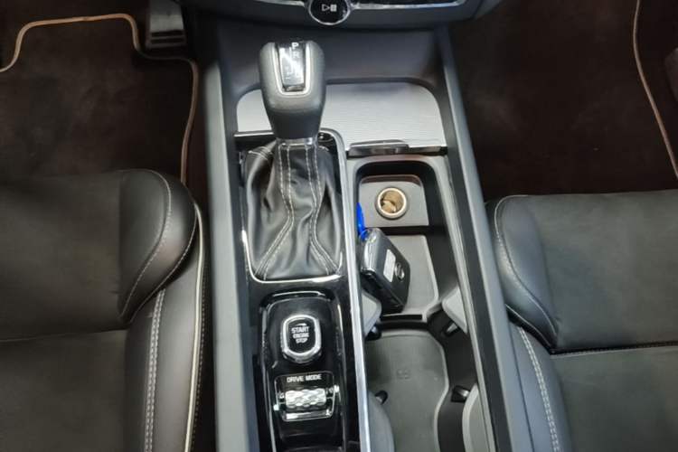 Used Volvo XC60 2019 T5 4x4 Zhiyuan Sport Edition China V Standard Gear Lever