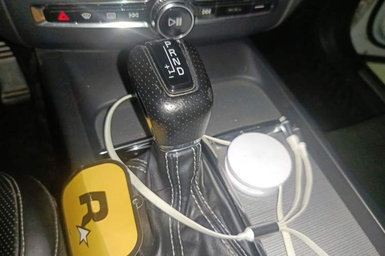 Used Volvo XC60 2019 T5 4x4 Smart & Dynamic Sport Edition China VI Standard Gear Lever