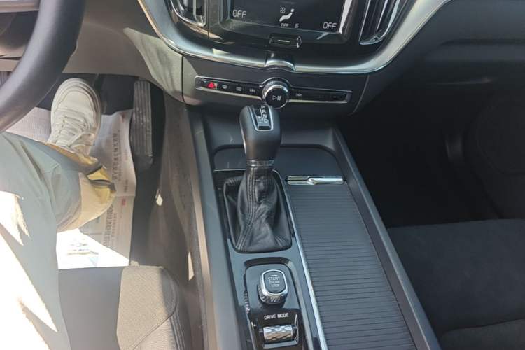 Used Volvo XC60 2019 T4 Zhiyi Edition China V Standard Gear Lever