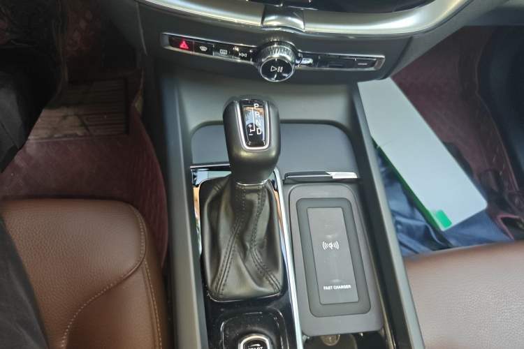 Used Volvo XC60 2019 T5 4x4 Smart Edition China V Standard Gear Lever