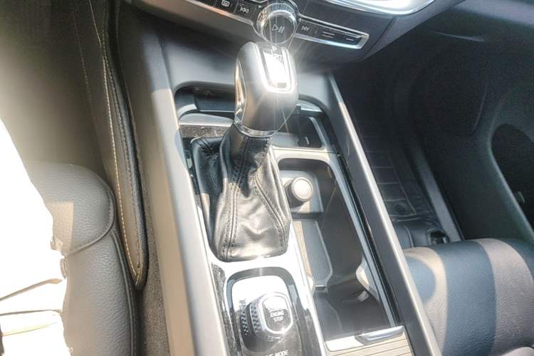 Used Volvo XC60 2019 T5 4x4 Smart Edition China V Standard Gear Lever