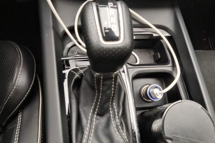 Used Volvo XC60 2019 T5 4x4 Smart & Dynamic Sport Edition China VI Standard Gear Lever