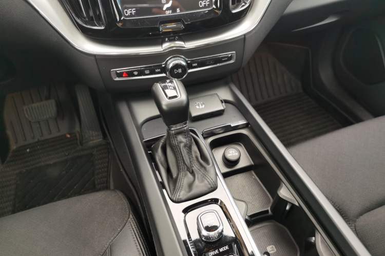 Used Volvo XC60 2019 T4 Zhiyi Edition China V Standard Gear Lever