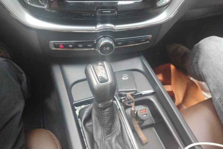 Used Volvo XC60 2019 T5 4x4 Smart Edition China V Standard Gear Lever