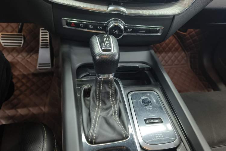 Used Volvo XC60 2019 T5 4x4 Zhiya Sport Edition China VI Standard Gear Lever