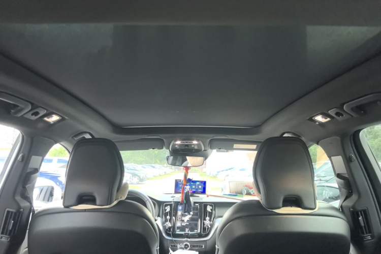 Used Volvo XC60 2019 T5 4x4 Smart & Dynamic Sport Edition China VI Standard Headliner