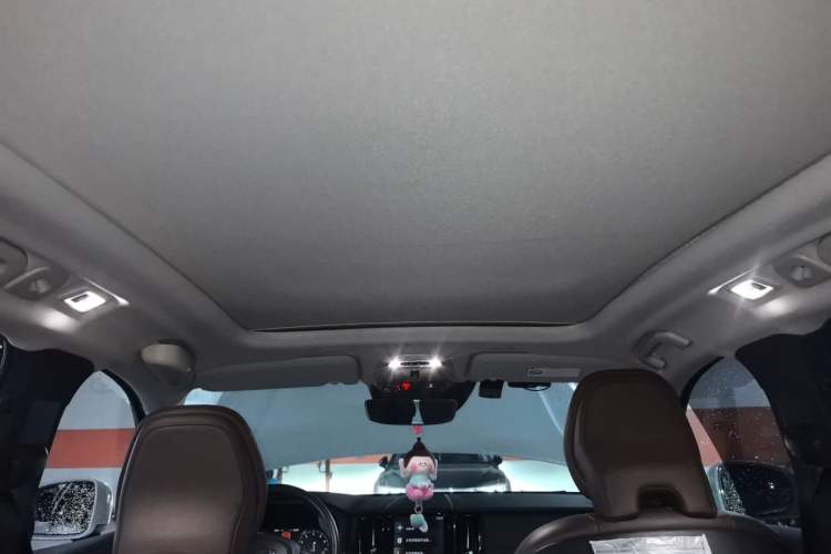 Used Volvo XC60 2019 T5 4x4 Zhiyuan Edition China VI Standard Headliner