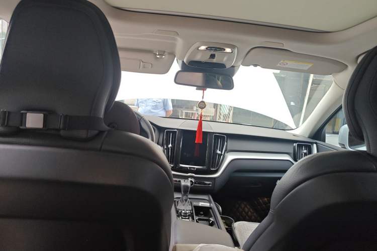 Used Volvo XC60 2019 T5 4x4 Smart Edition China VI Standard Headliner