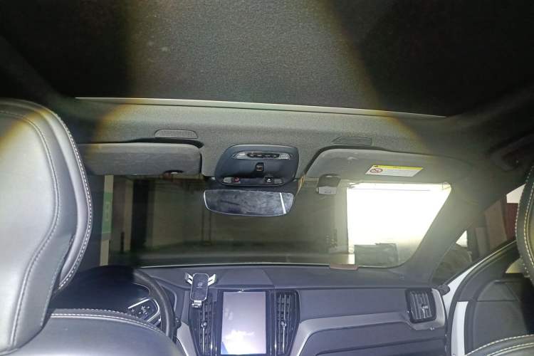 Used Volvo XC60 2019 T5 4x4 Smart & Dynamic Sport Edition China VI Standard Headliner