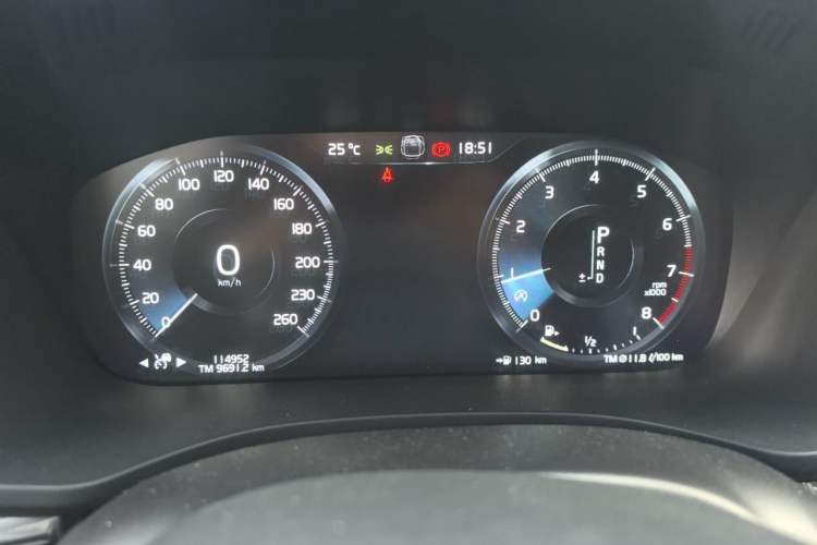 Used Volvo XC60 2019 T5 4x4 Smart & Dynamic Sport Edition China VI Standard Instrument Cluster