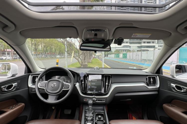 Used Volvo XC60 2019 T5 4x4 Smart Edition China VI Standard Interior 1