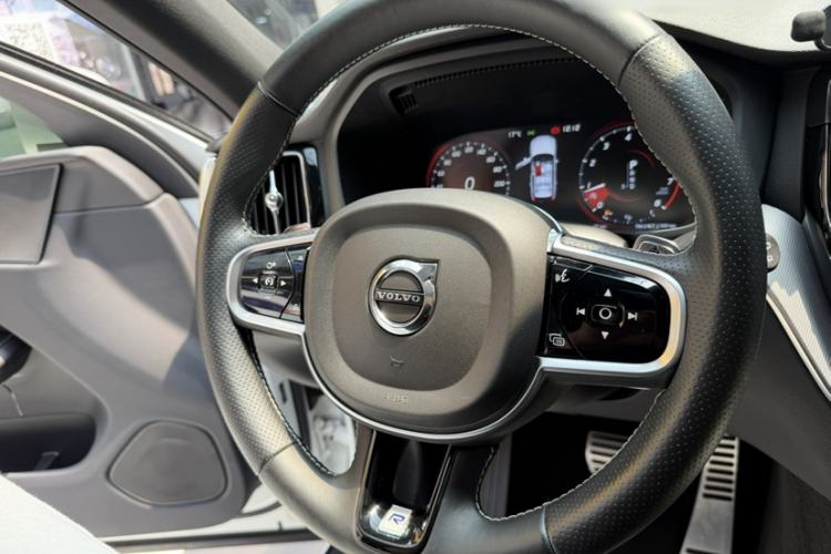 Used Volvo XC60 2019 T5 4x4 Smart & Dynamic Sport Edition China VI Standard Interior 10