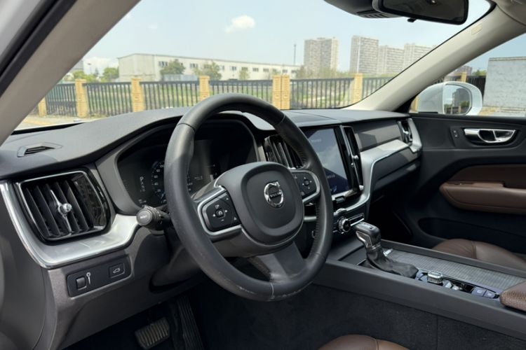 Used Volvo XC60 2019 T5 4x4 Smart Edition China VI Standard Interior 12