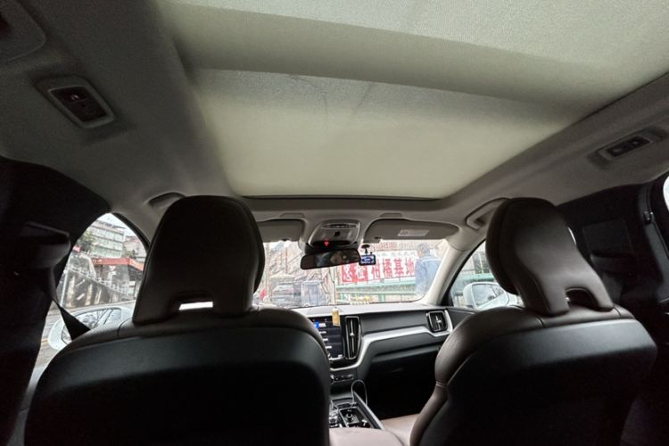 Used Volvo XC60 2019 T5 4x4 Smart Edition China VI Standard Interior 2