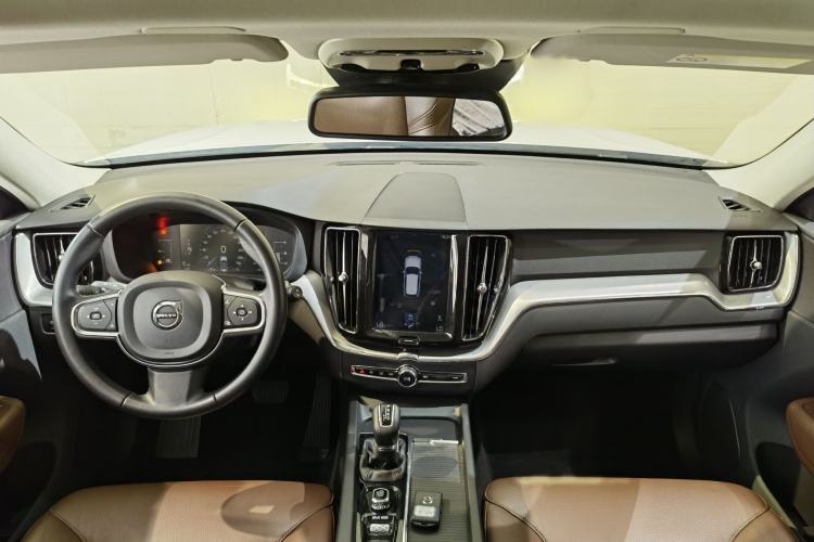 Used Volvo XC60 2019 T5 4x4 Smart Edition China VI Standard Interior 2