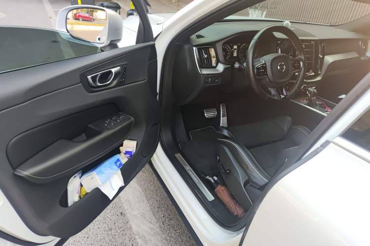 Used Volvo XC60 2019 T5 4x4 Zhiyuan Sport Edition China V Standard Interior 3