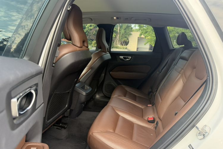 Used Volvo XC60 2019 T5 4x4 Smart Edition China VI Standard Interior 3