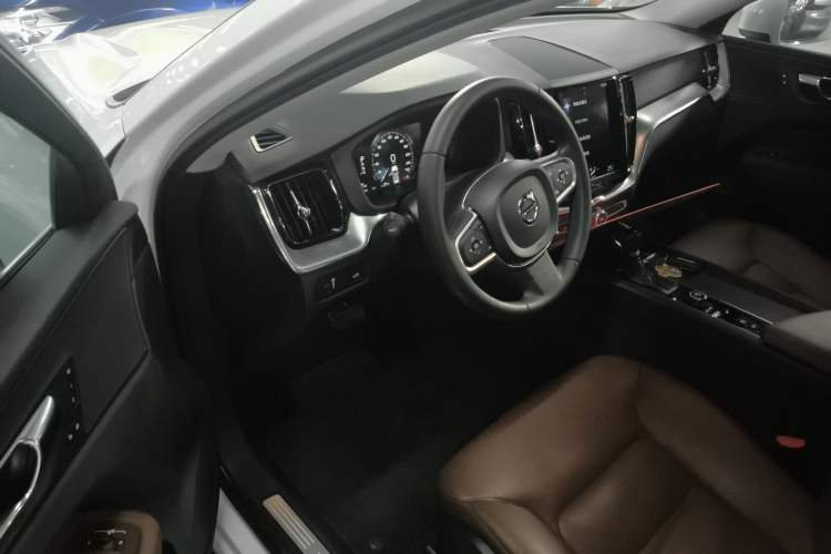 Used Volvo XC60 2019 T5 4x4 Smart Edition China V Standard Interior 3